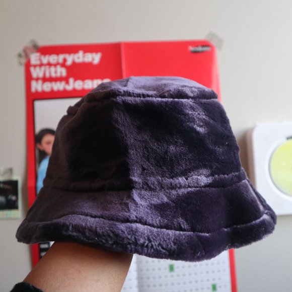 Purple Velvet Reversible Bucket Hat (D&Y, NY) - Picture 4 of 4
